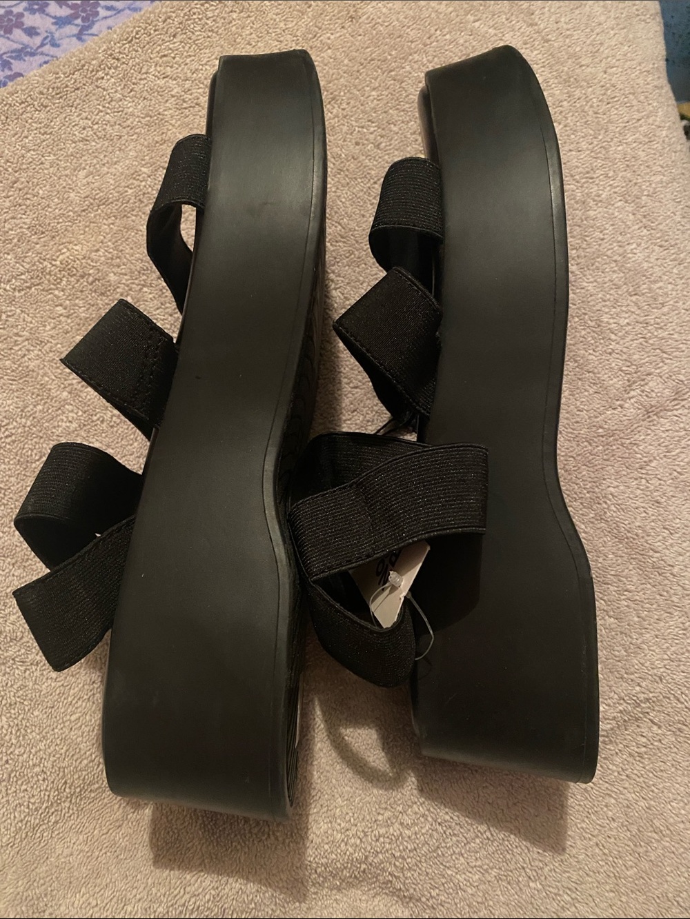 No Boundaries Black Elastic Strap Sandals - Picture 6 of 6